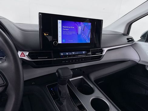 Certified 2025 Toyota Sienna LE image 15