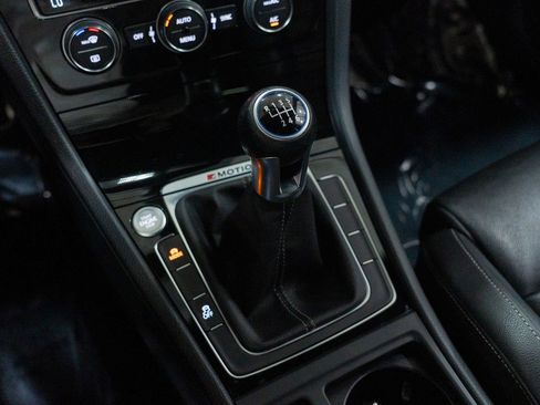 Used 2016 Volkswagen Golf 4-Door image 35