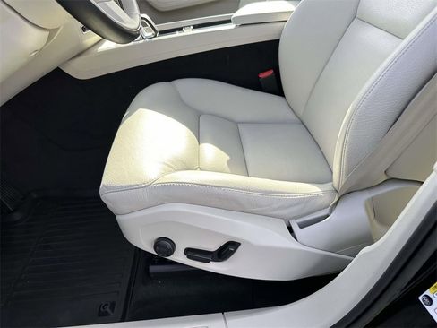 Used 2023 Volvo XC60 B5 Plus w/ Protection Package Premier image 17
