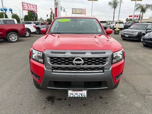 Certified 2025 Nissan Frontier SV RWD image 2