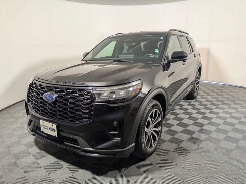 Certified 2025 Ford Explorer ST-Line image 4