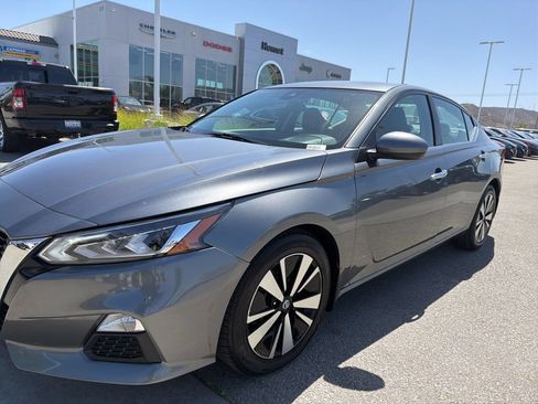 Used 2022 Nissan Altima 2.5 SV FWD image 11
