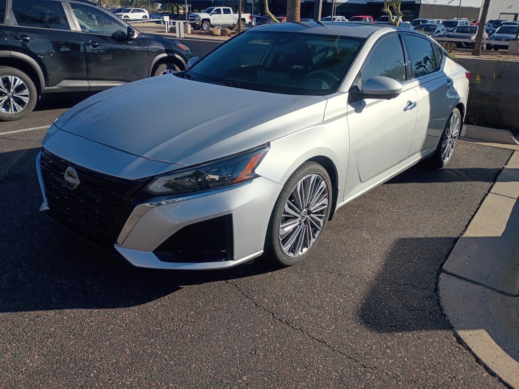 Used 2024 Nissan Altima 2.5 SL FWD image 2
