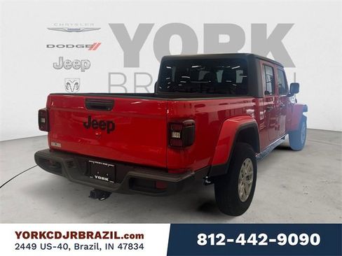 Used 2023 Jeep Gladiator Sport image 5