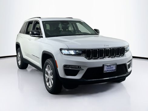Used 2022 Jeep Grand Cherokee Limited image 3