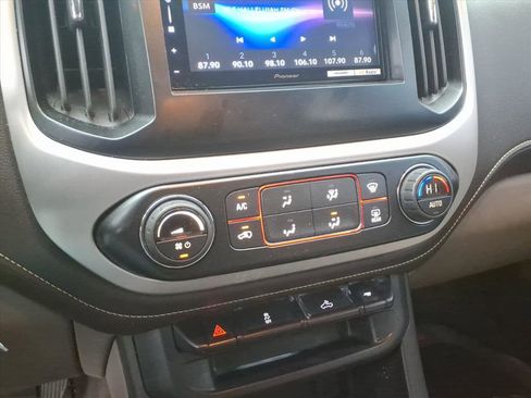 Used 2015 GMC Canyon SLE w/ SLE Convenience Package image 13