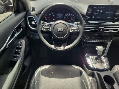Used 2021 Kia Seltos EX image 16