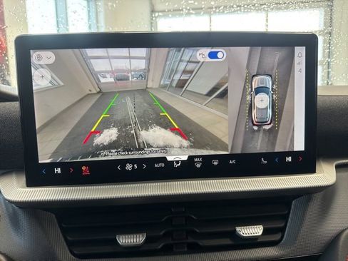 Used 2025 Ford Explorer ST-Line w/ ST-Line Street Pack image 25