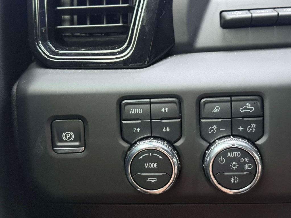 Used 2025 GMC Sierra 2500 AT4X AWD/4WD image 20