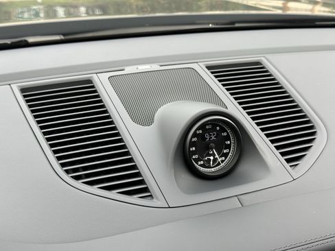 Used 2025 Porsche Macan image 18