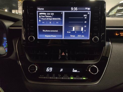 Used 2022 Toyota Corolla LE image 25