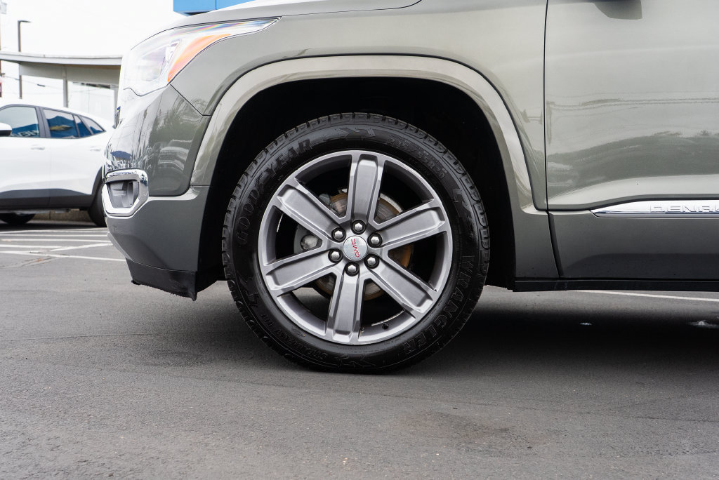 Used 2017 GMC Acadia Denali w/ Technology Package AWD/4WD image 7