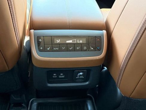 Certified 2025 Nissan Pathfinder Platinum image 23