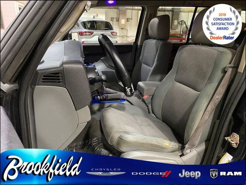 Used 2007 Jeep Commander Sport image 15