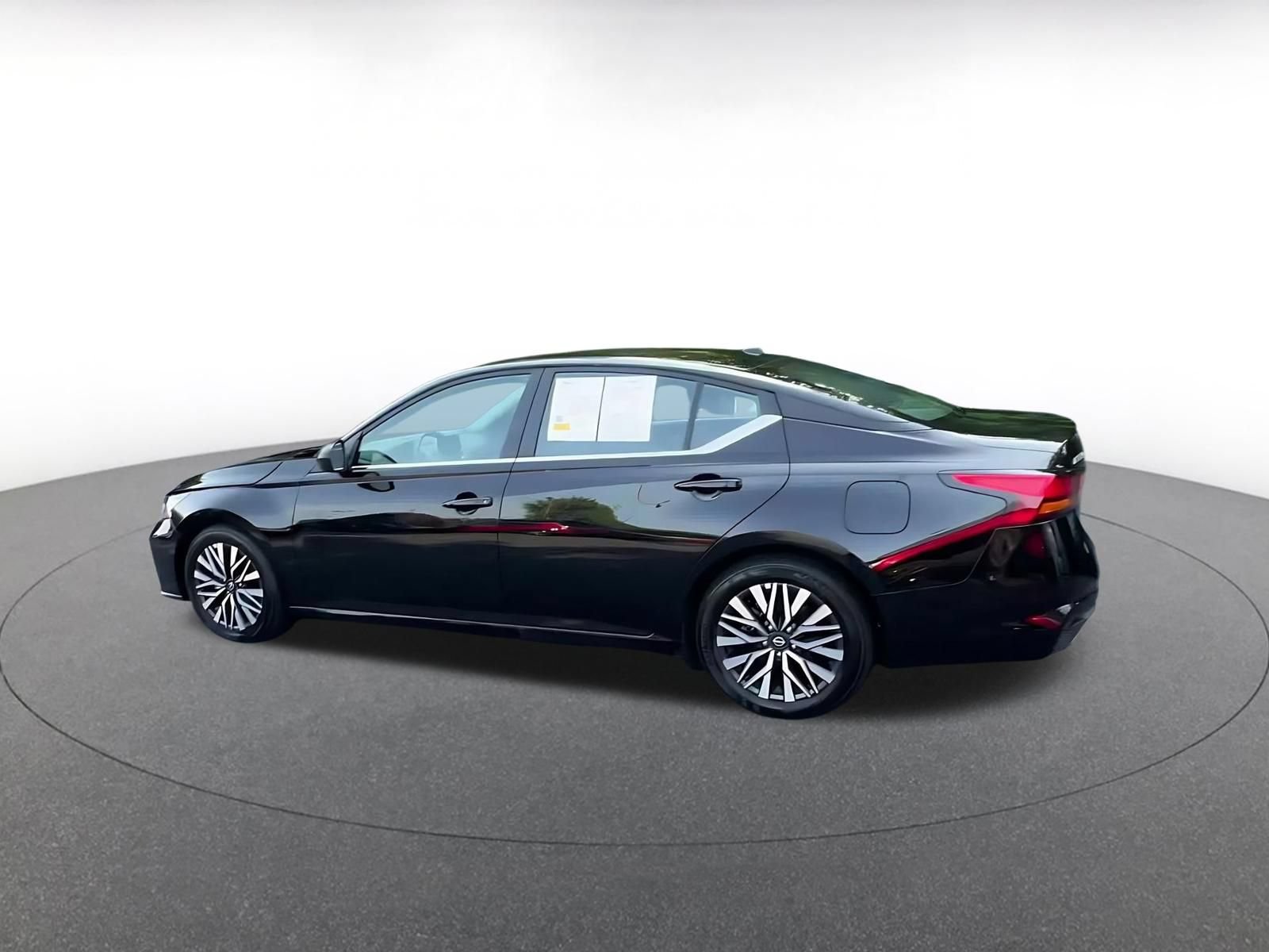 Used 2026 Nissan Altima 2.5 SV FWD image 9