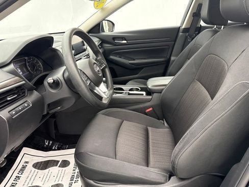 Used 2024 Nissan Altima 2.5 SV FWD image 18