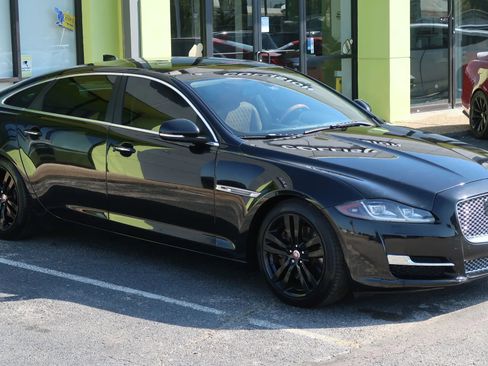 Used 2017 Jaguar XJ L Portfolio AWD/4WD image 5