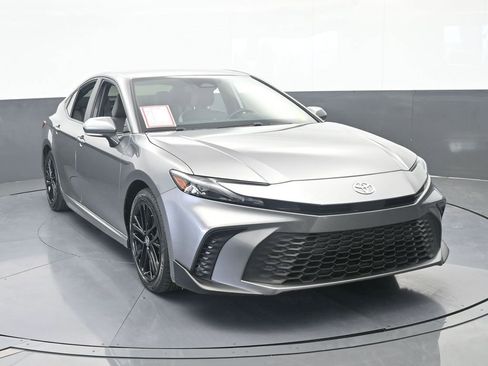 Used 2025 Toyota Camry SE w/ Multimedia Upgrade Package FWD image 9