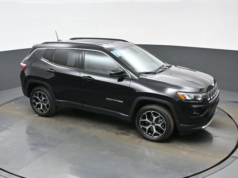 Used 2025 Jeep Compass Limited image 39