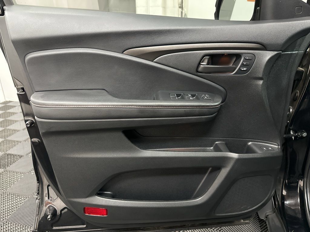 Used 2025 Honda Passport TrailSport image 17