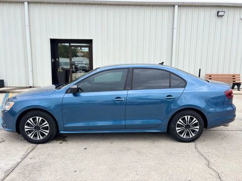 Used 2016 Volkswagen Jetta S image 2