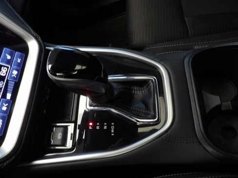 Used 2022 Subaru Outback Premium image 32