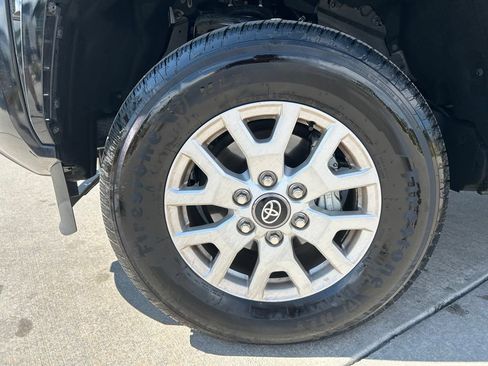 Used 2025 Toyota Tacoma SR5 AWD/4WD image 33