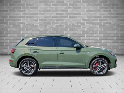 Used 2024 Audi Q5 e Premium Plus w/ Premium Plus Package image 4