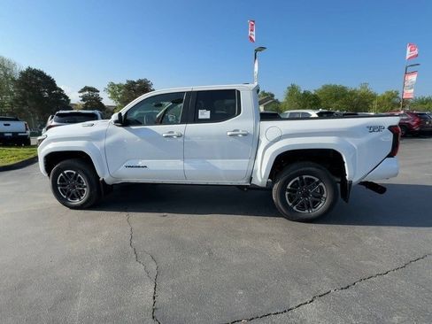 New 2025 Toyota Tacoma TRD Sport image 5
