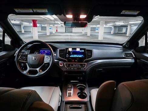 Used 2023 Honda Passport EX-L image 3