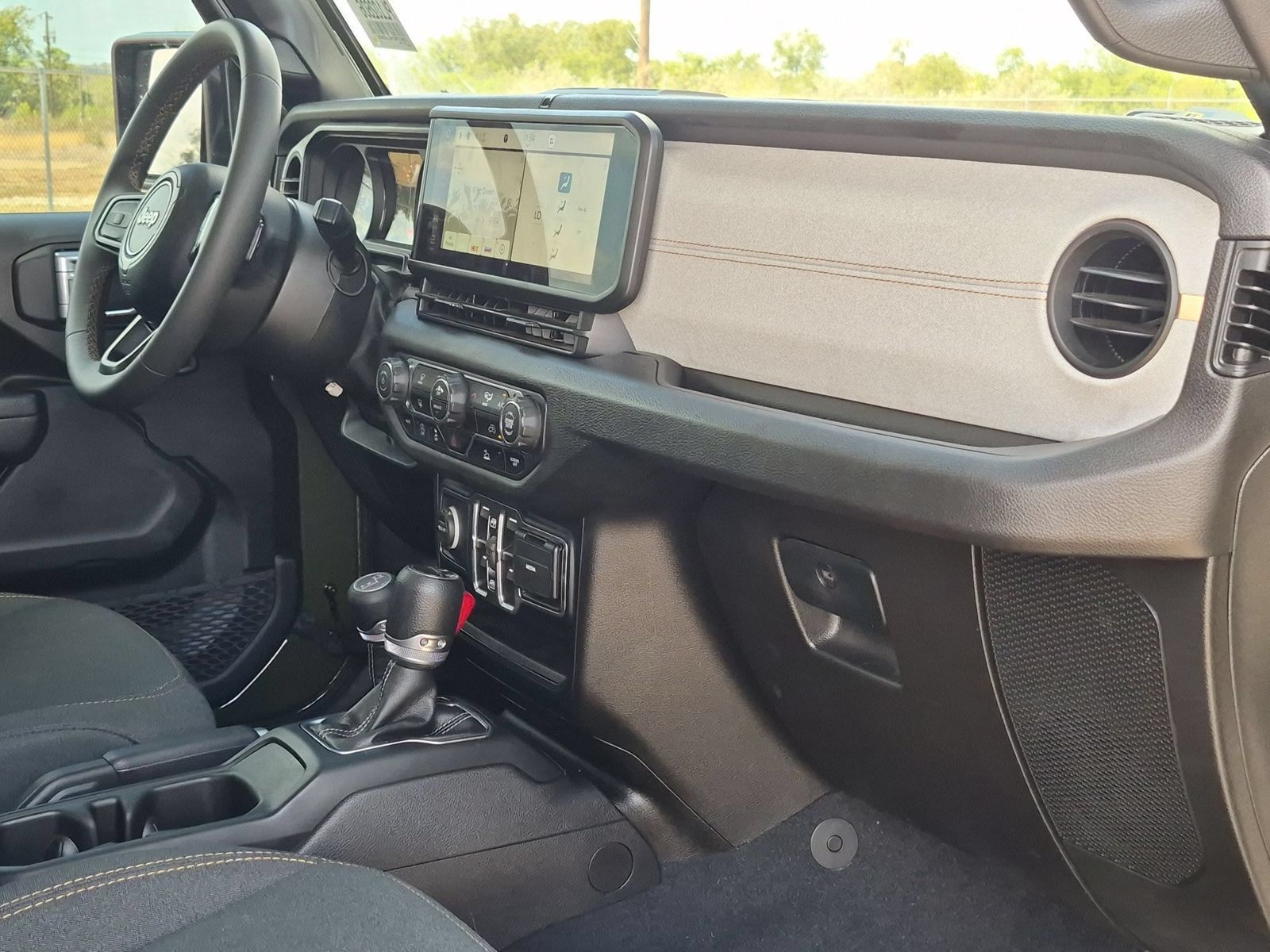 Used 2024 Jeep Gladiator Sport AWD/4WD image 27