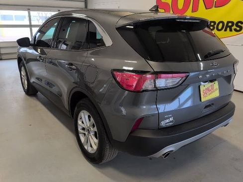 Certified 2021 Ford Escape SE image 3