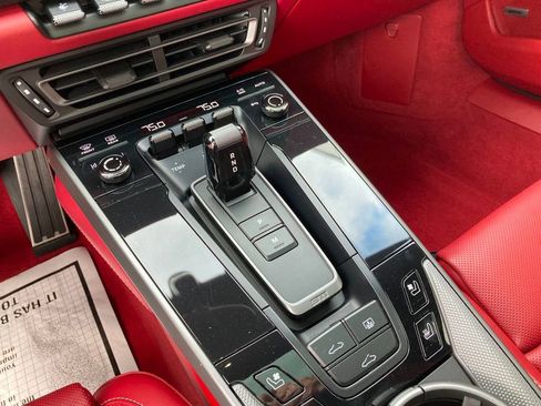 Certified 2024 Porsche 911 Carrera image 15