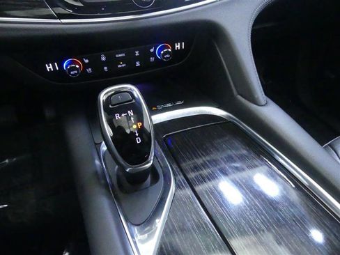 Used 2021 Buick Enclave Avenir w/ Avenir Technology Package AWD/4WD image 17