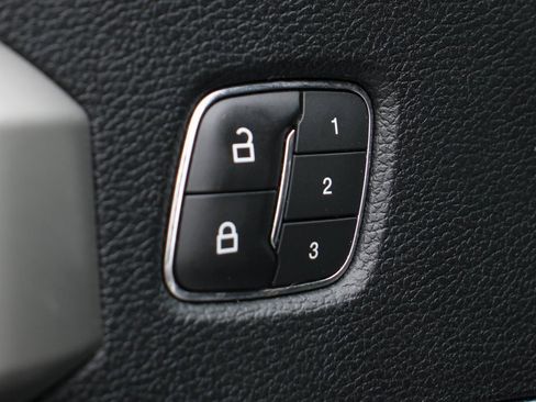 Used 2019 Ford F250 Lariat w/ Chrome Package image 18