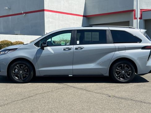 Certified 2025 Toyota Sienna XSE w/ XSE Premium Package AWD/4WD image 9