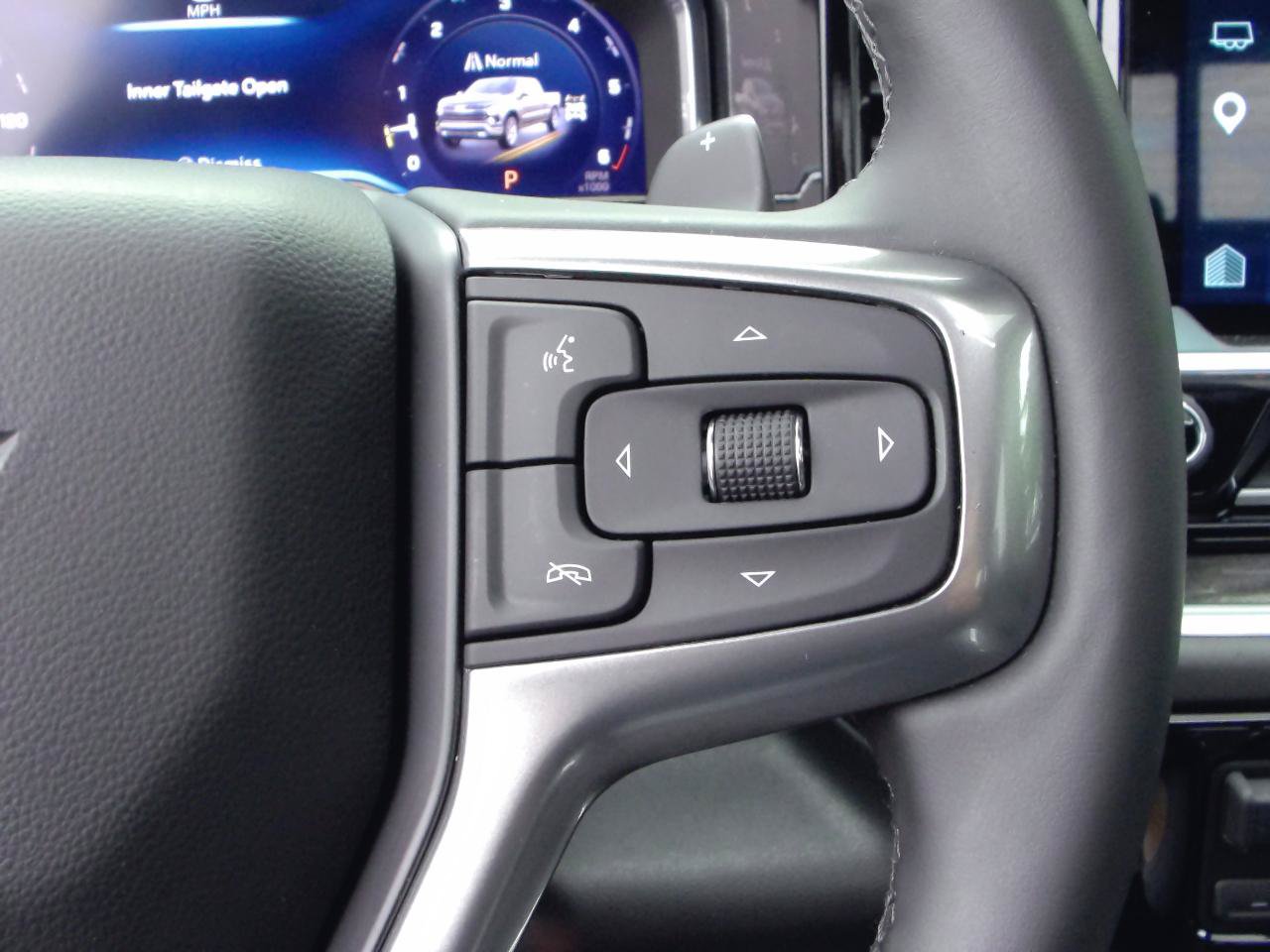 Used 2025 Chevrolet Silverado 1500 LTZ w/ LTZ Premium Package AWD/4WD image 18