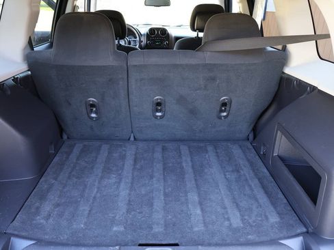 Used 2014 Jeep Patriot Latitude AWD/4WD image 20