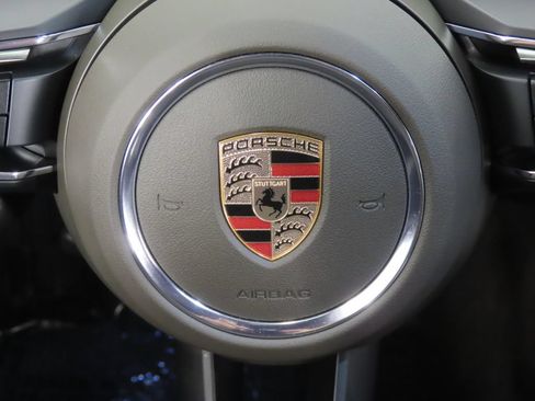 Certified 2025 Porsche Macan AWD/4WD image 21
