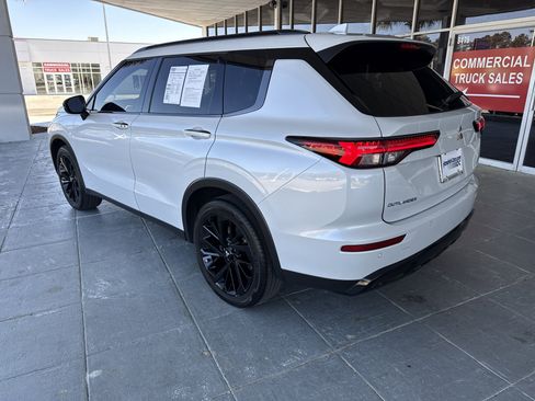 Used 2024 Mitsubishi Outlander SEL Black Edition image 7
