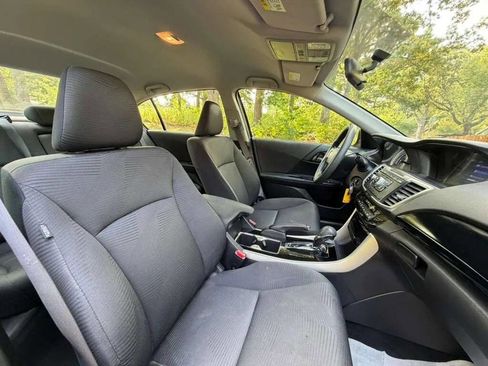 Used 2017 Honda Accord LX image 10
