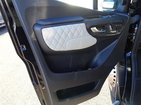 Used 2023 Mercedes-Benz Sprinter 3500 image 10