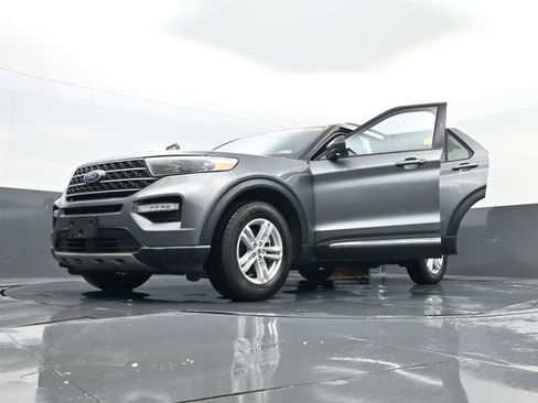 Used 2022 Ford Explorer XLT w/ Equipment Group 202A AWD/4WD image 34