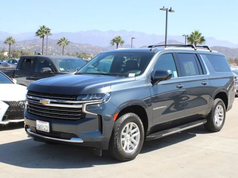 Used 2021 Chevrolet Suburban LT AWD/4WD image 3