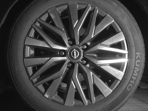 Used 2025 Nissan Altima 2.5 SV FWD image 14