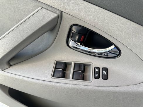 Used 2011 Toyota Camry LE image 19