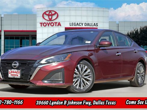 Used 2023 Nissan Altima 2.5 SV AWD/4WD image 1