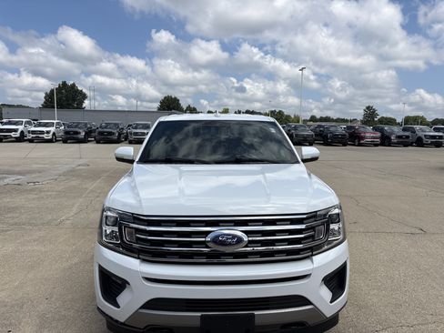 Used 2020 Ford Expedition XLT w/ Equipment Group 202A AWD/4WD image 2