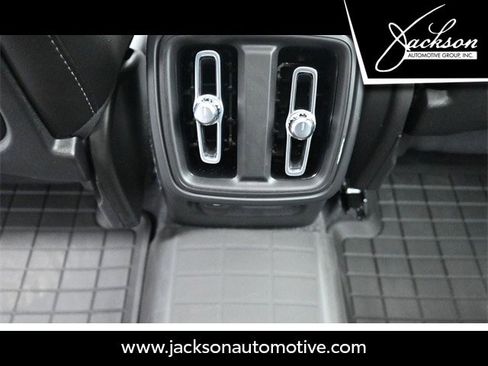 Used 2025 Volvo XC40 B5 Plus w/ Protection Package Premier image 22