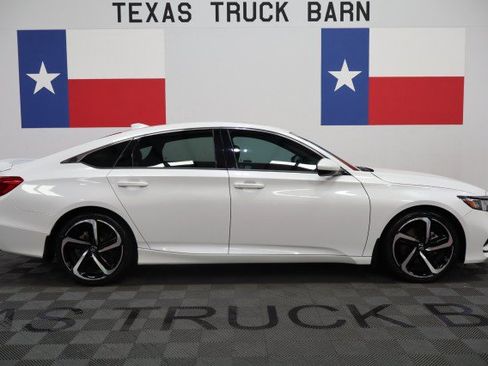 Used 2018 Honda Accord Sport image 16